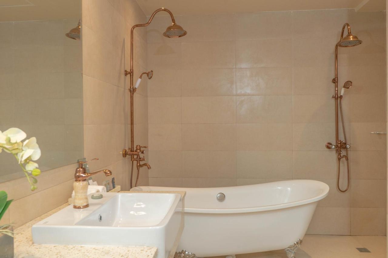 Calasiao The Monarch Hotel מראה חיצוני תמונה